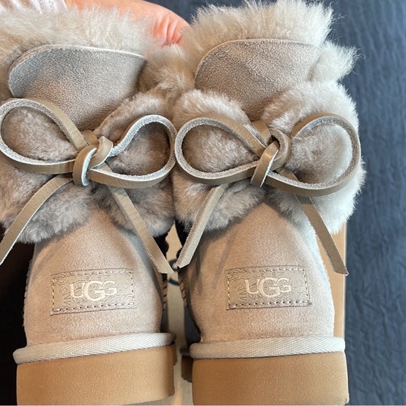 UGG Classic Double Bow - Picture 4 of 10